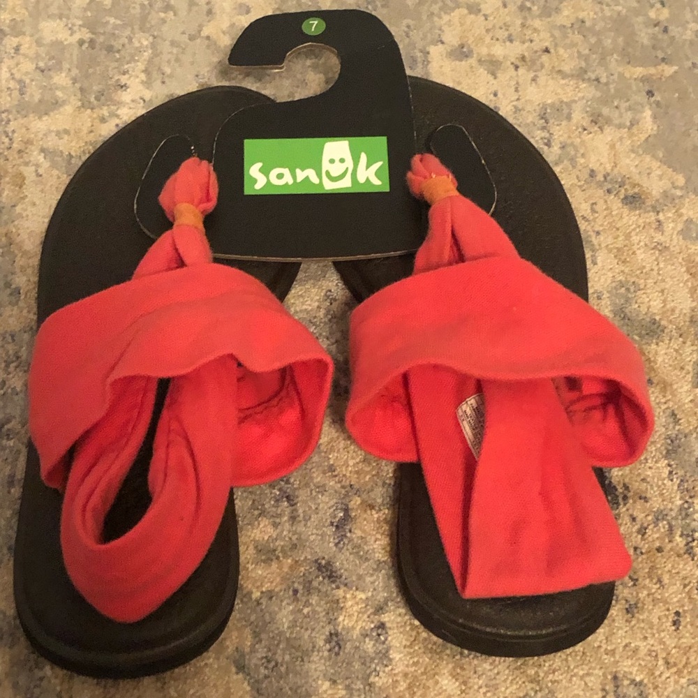 Sanok Sandals